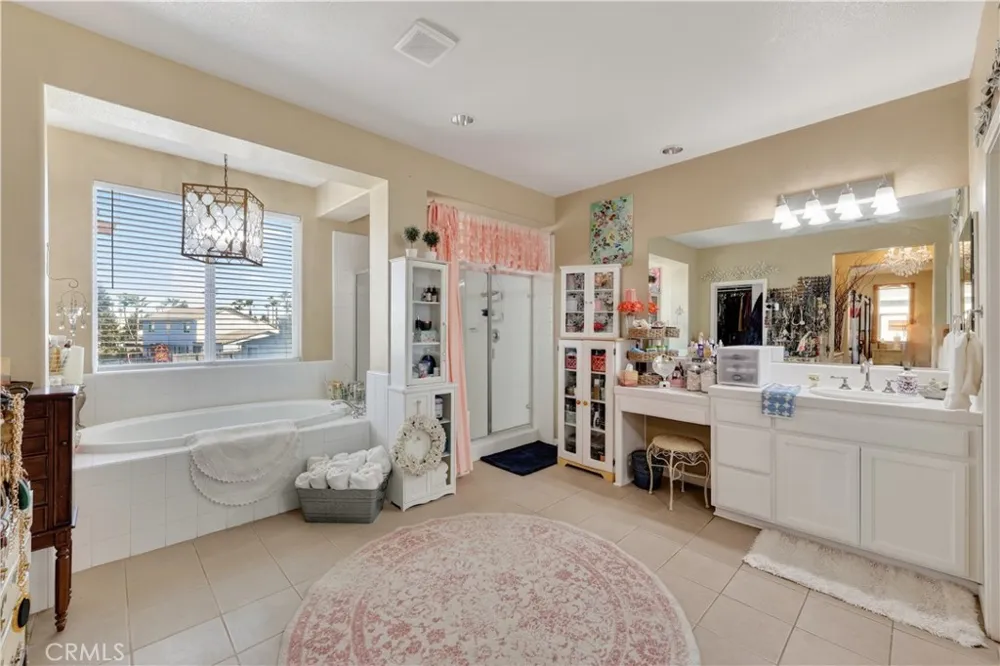 15075 Torrey Pines Chowchilla, CA 93610