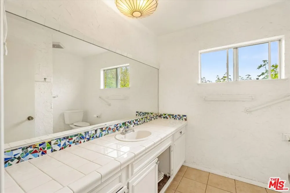 2243 Newquist Court Camarillo, CA 93010