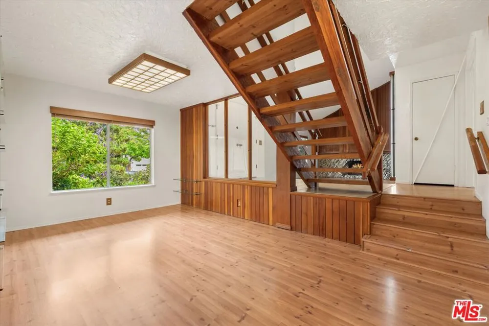 2243 Newquist Court Camarillo, CA 93010