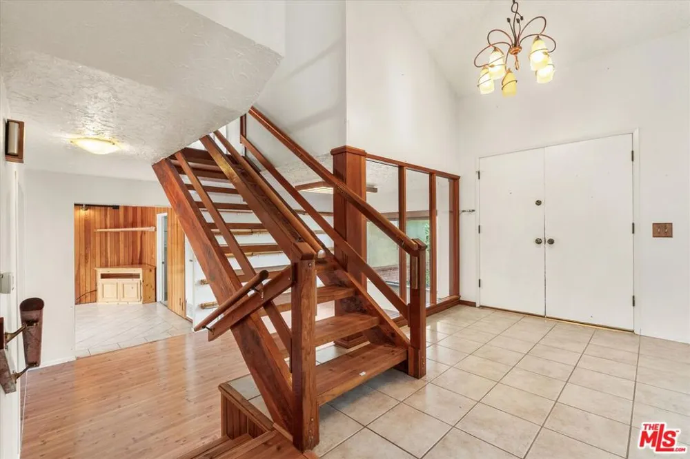 2243 Newquist Court Camarillo, CA 93010