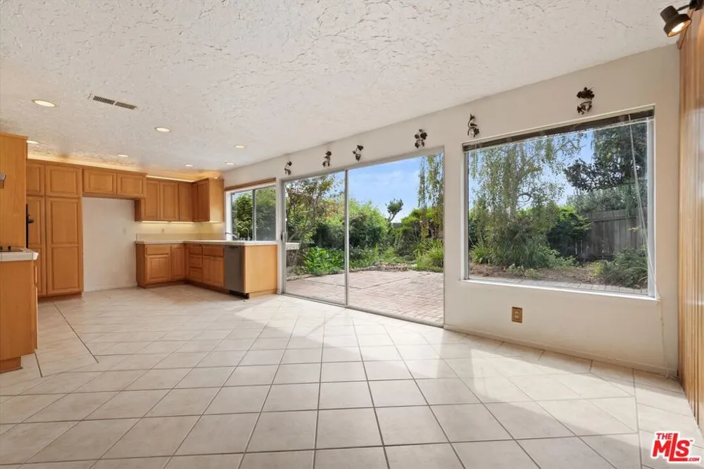 2243 Newquist Court Camarillo, CA 93010