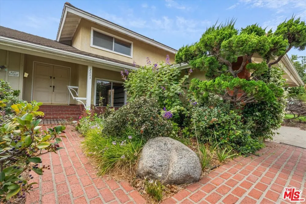 2243 Newquist Court Camarillo, CA 93010