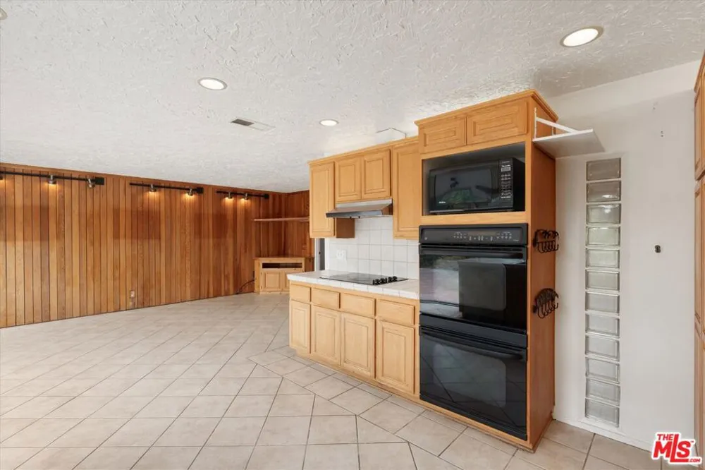 2243 Newquist Court Camarillo, CA 93010