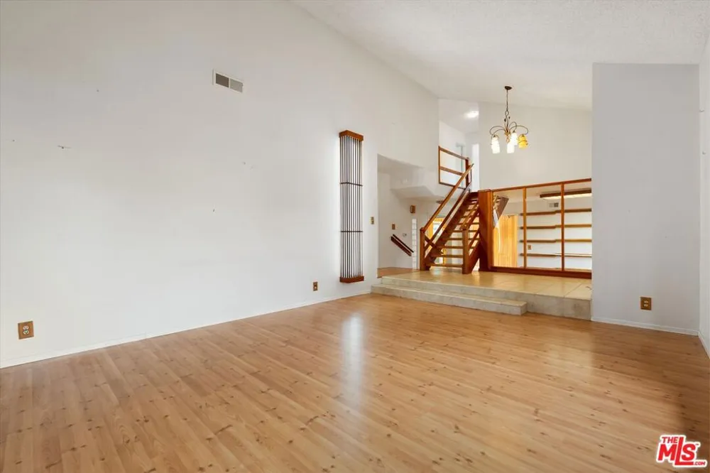 2243 Newquist Court Camarillo, CA 93010