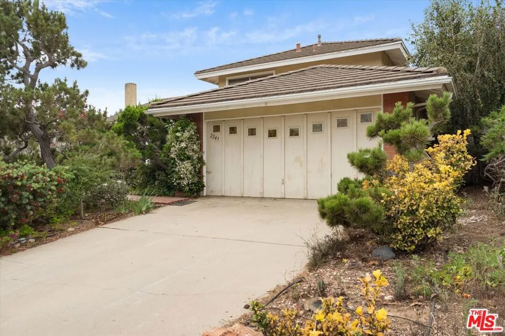 2243 Newquist Court Camarillo, CA 93010