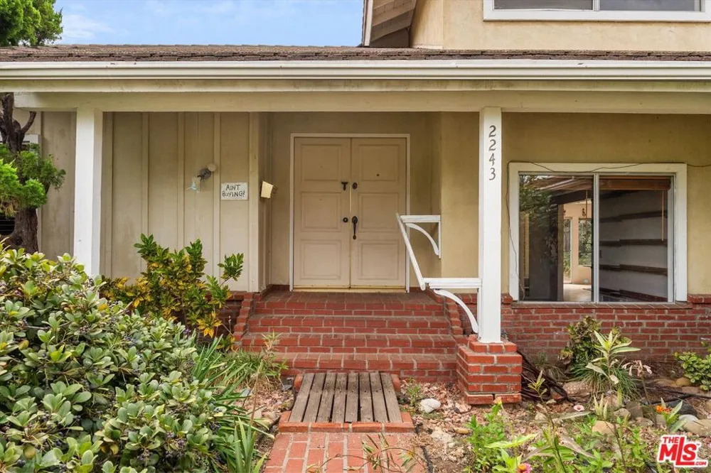2243 Newquist Court Camarillo, CA 93010