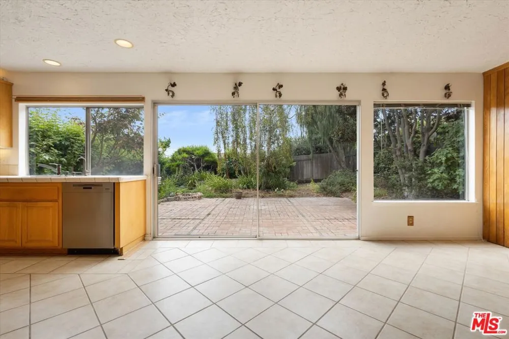 2243 Newquist Court Camarillo, CA 93010