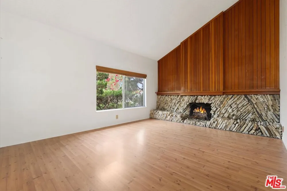 2243 Newquist Court Camarillo, CA 93010