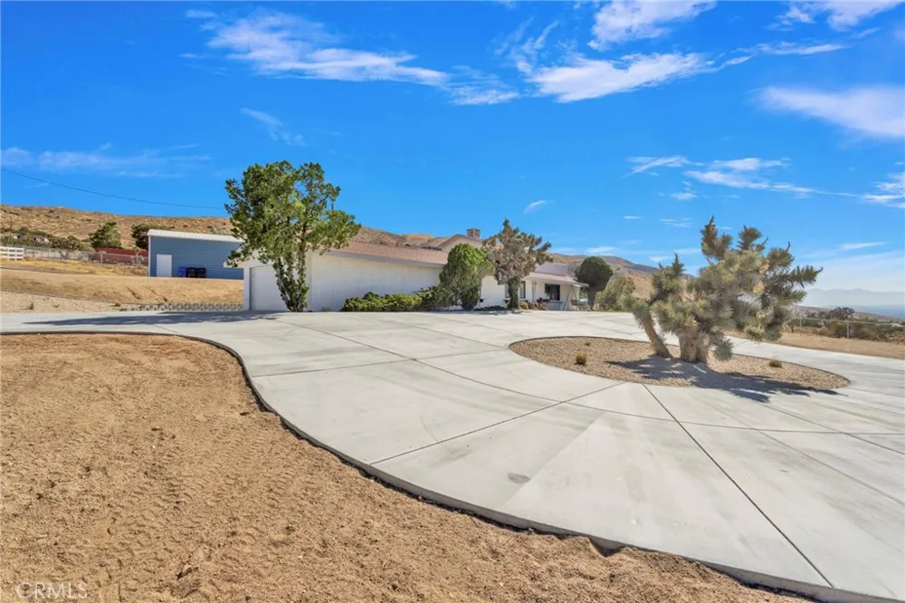 9356 Bonita Vista Apple Valley, CA 92308