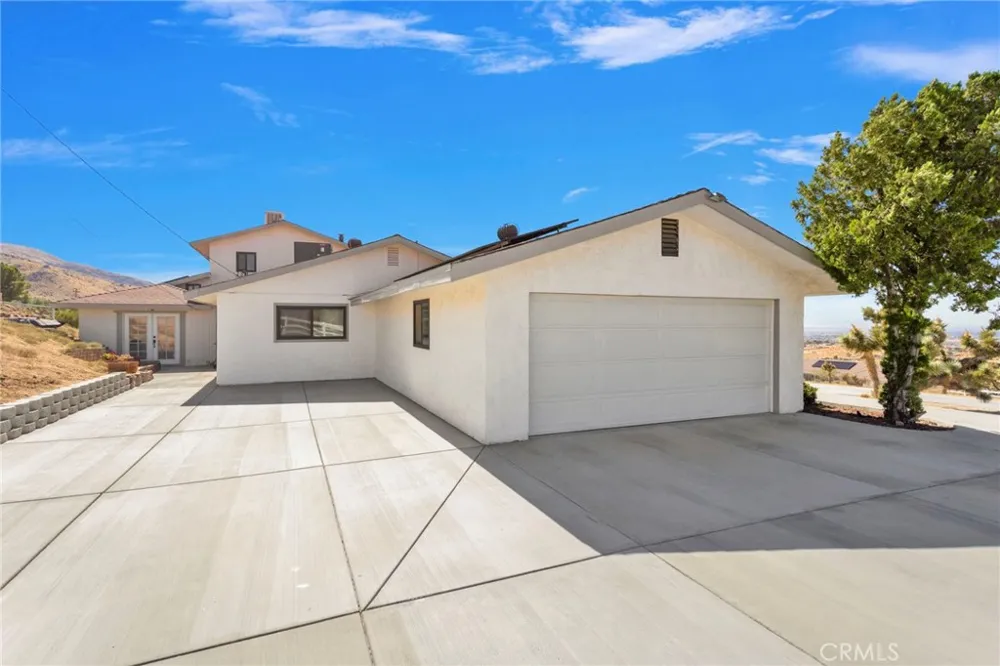 9356 Bonita Vista Apple Valley, CA 92308