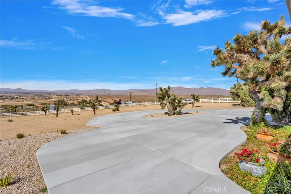9356 Bonita Vista Apple Valley, CA 92308