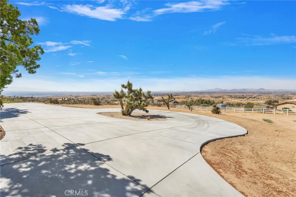 9356 Bonita Vista Apple Valley, CA 92308