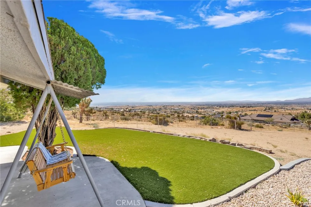 9356 Bonita Vista Apple Valley, CA 92308