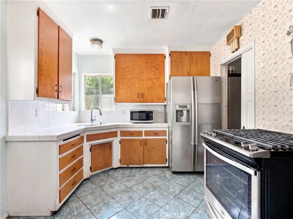 11605 Garfield South Gate, CA 90280