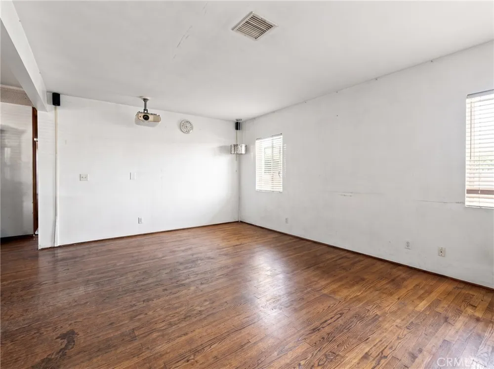 11605 Garfield South Gate, CA 90280
