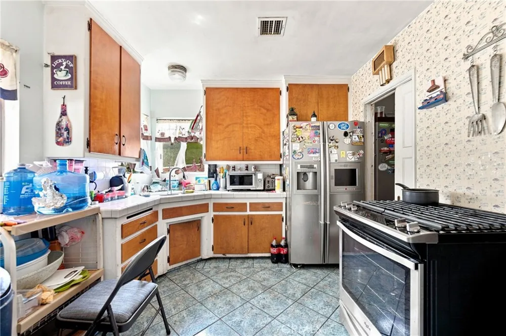 11605 Garfield South Gate, CA 90280