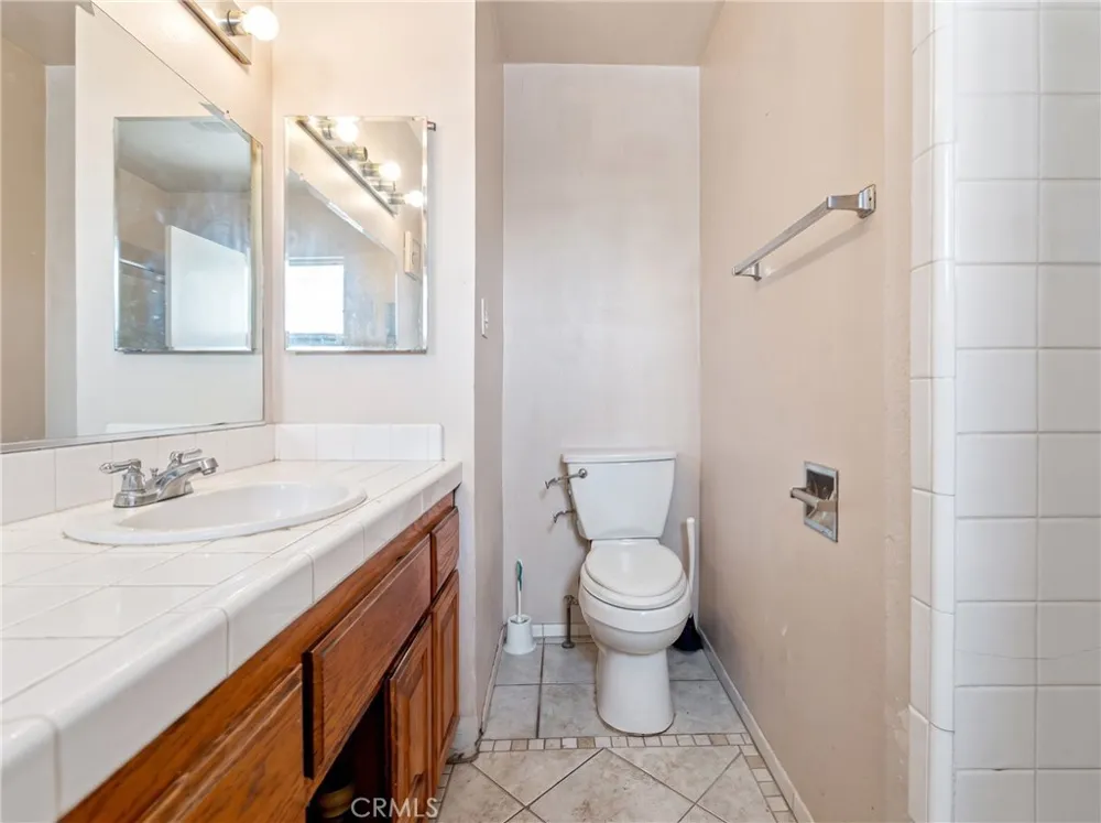 11605 Garfield South Gate, CA 90280