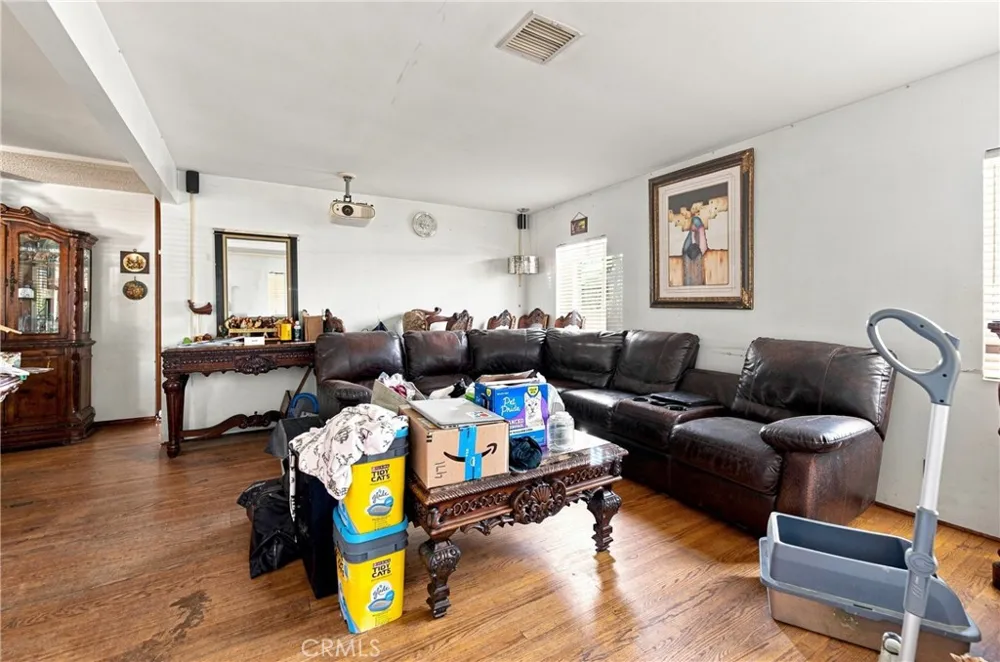 11605 Garfield South Gate, CA 90280