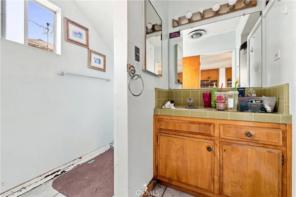 11605 Garfield South Gate, CA 90280
