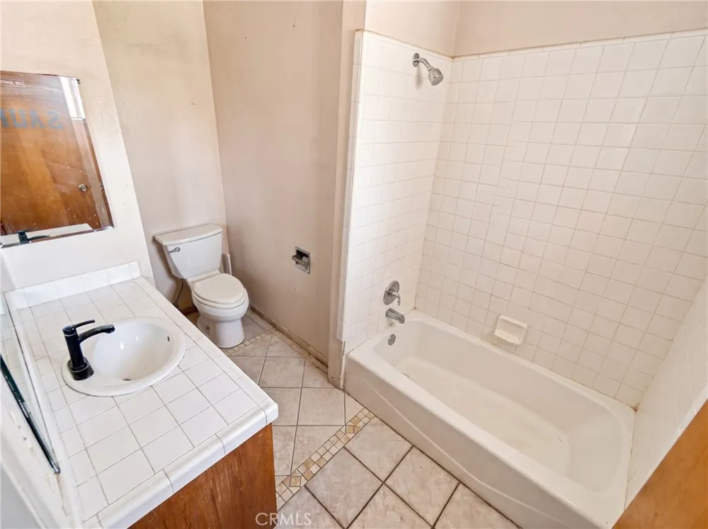 11605 Garfield South Gate, CA 90280