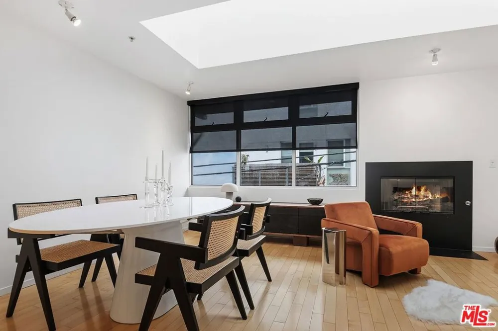 5806 Waring Avenue #14 Los Angeles, CA 90038