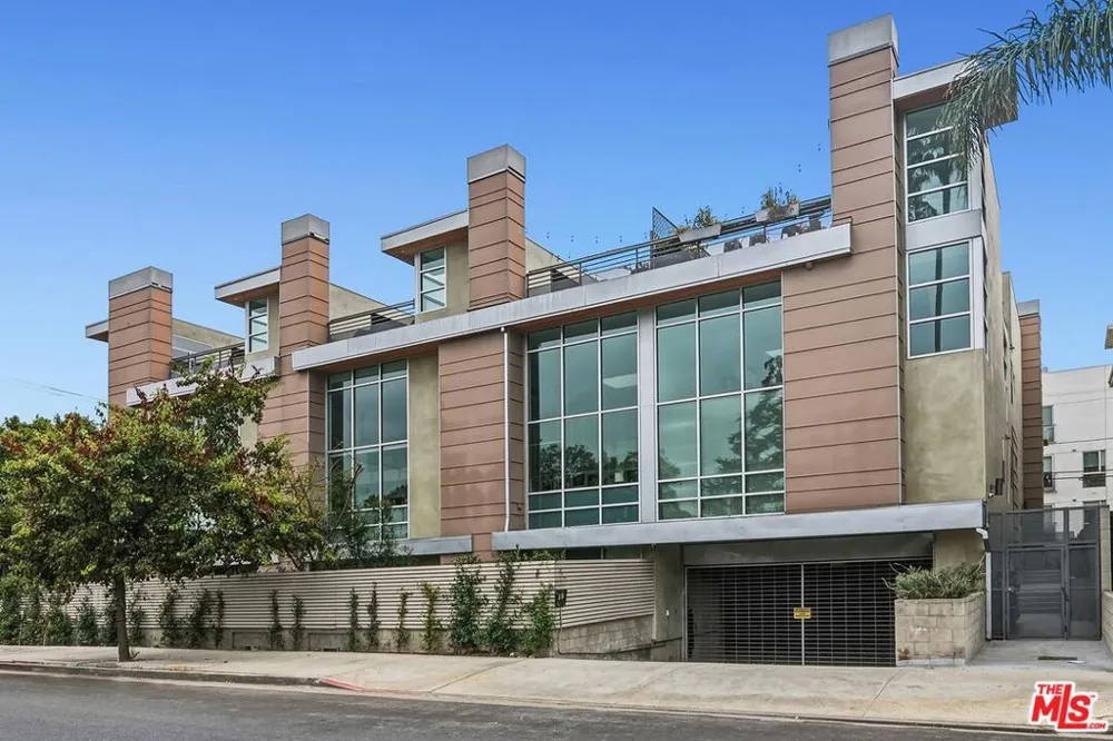5806 Waring Avenue #14 Los Angeles, CA 90038