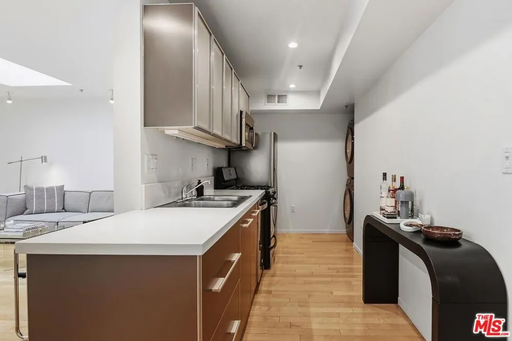 5806 Waring Avenue #14 Los Angeles, CA 90038