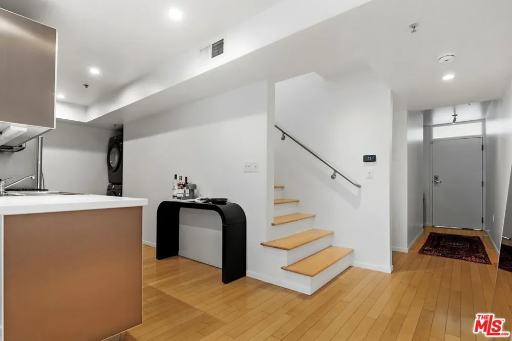 5806 Waring Avenue #14 Los Angeles, CA 90038