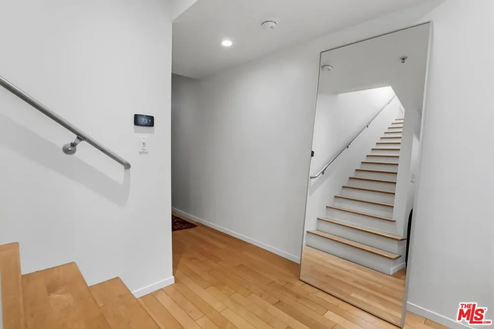 5806 Waring Avenue #14 Los Angeles, CA 90038