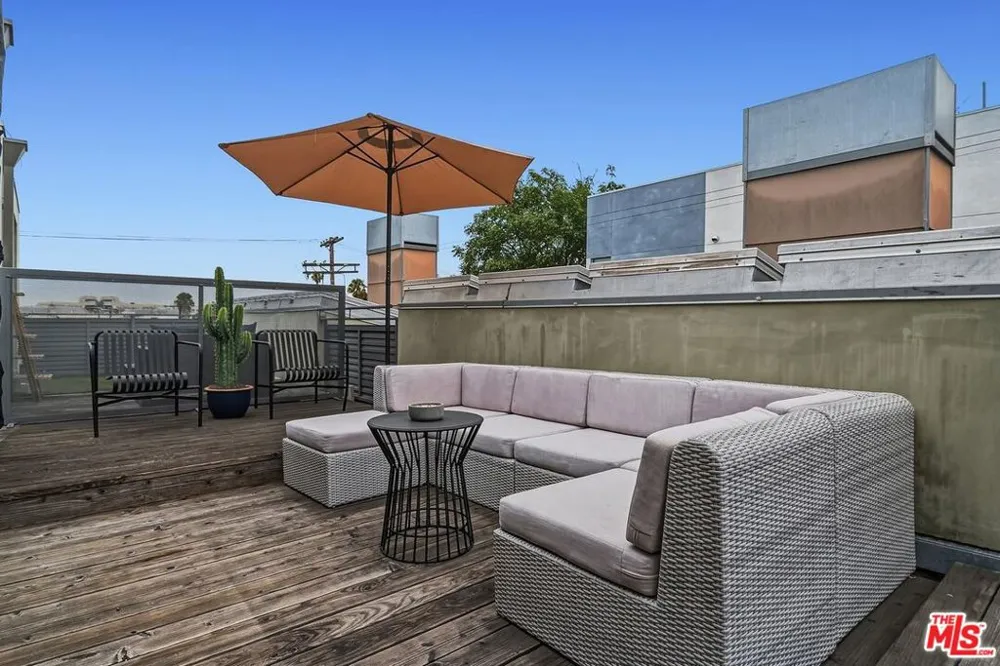 5806 Waring Avenue #14 Los Angeles, CA 90038