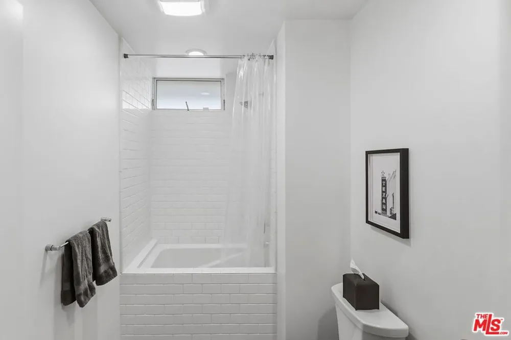 5806 Waring Avenue #14 Los Angeles, CA 90038