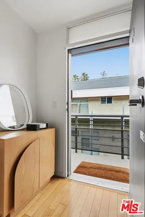 5806 Waring Avenue #14 Los Angeles, CA 90038