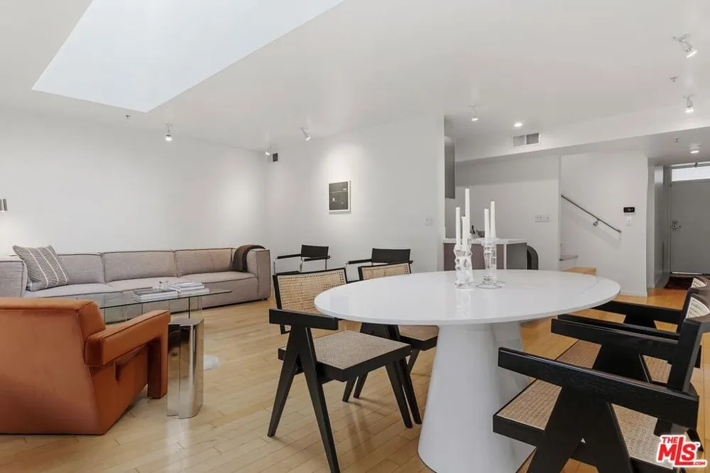 5806 Waring Avenue #14 Los Angeles, CA 90038