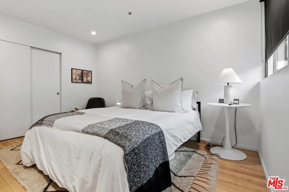 5806 Waring Avenue #14 Los Angeles, CA 90038