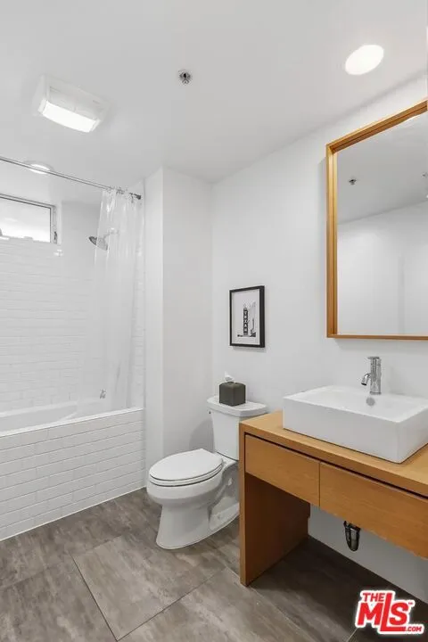 5806 Waring Avenue #14 Los Angeles, CA 90038