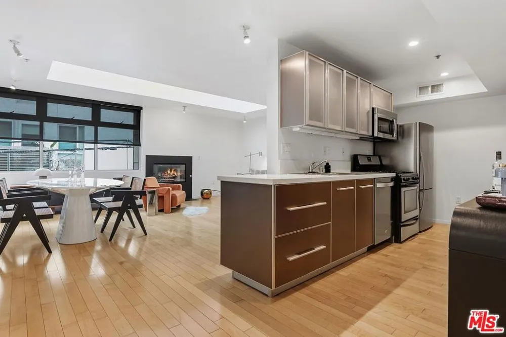 5806 Waring Avenue #14 Los Angeles, CA 90038