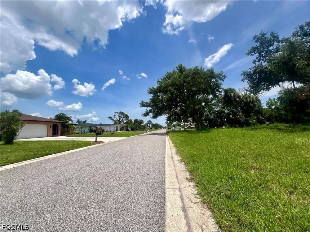 Oakland Hills Place Rotonda West, FL 33947