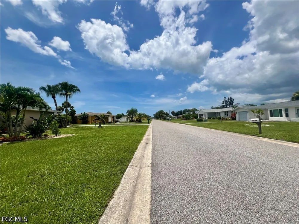 Oakland Hills Place Rotonda West, FL 33947