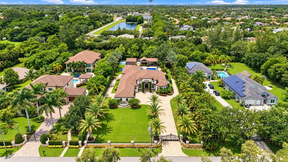4851 SW 111TH TERRACE Davie, FL 33328