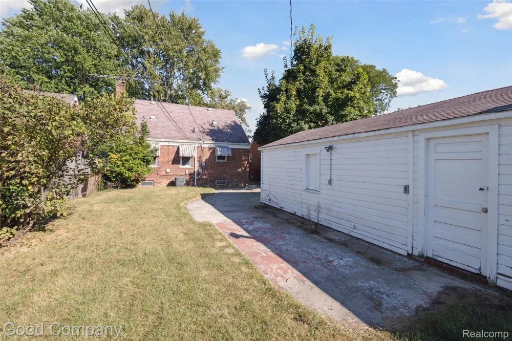 13551 WOODBINE Redford Charter Township, MI 48239