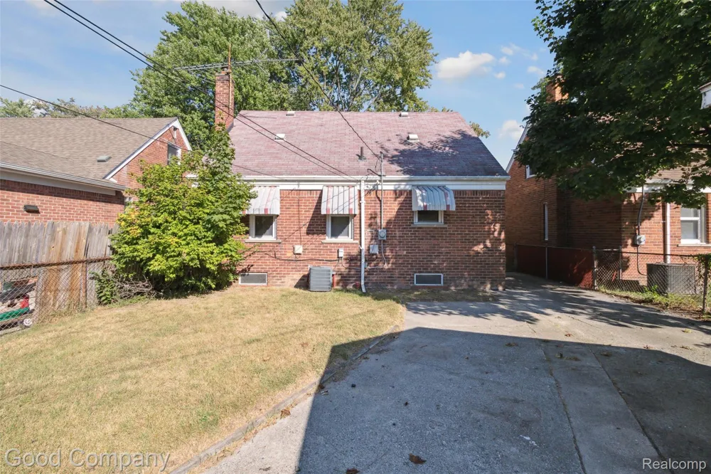 13551 WOODBINE Redford Charter Township, MI 48239
