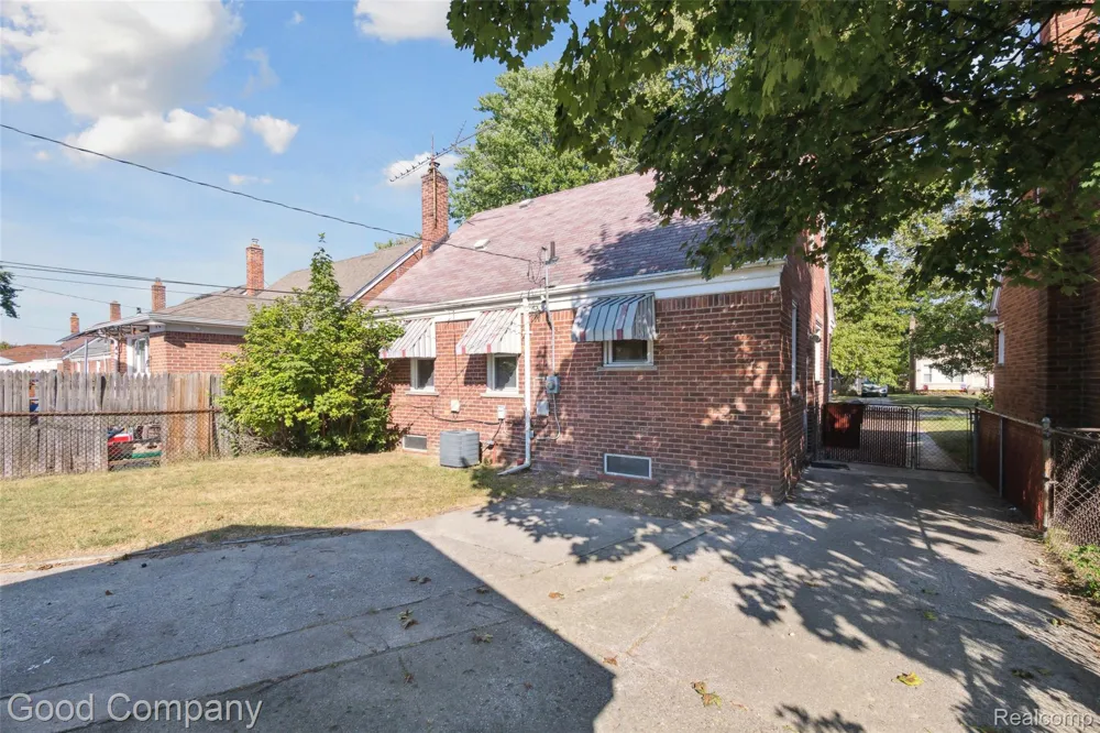 13551 WOODBINE Redford Charter Township, MI 48239
