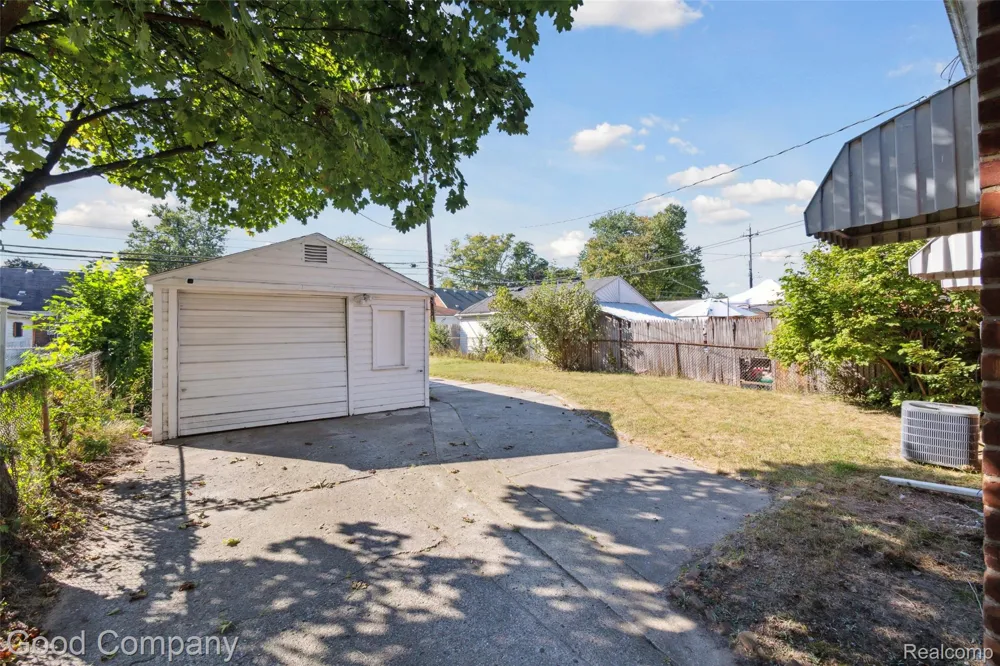 13551 WOODBINE Redford Charter Township, MI 48239