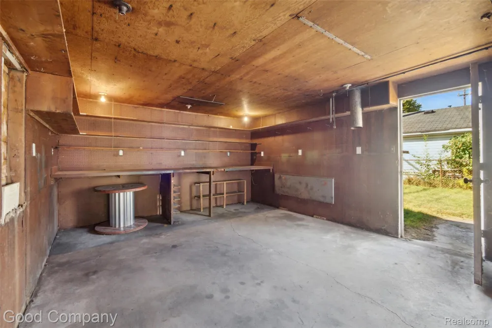 13551 WOODBINE Redford Charter Township, MI 48239