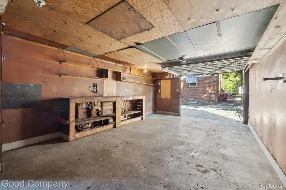 13551 WOODBINE Redford Charter Township, MI 48239