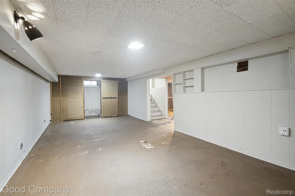 13551 WOODBINE Redford Charter Township, MI 48239