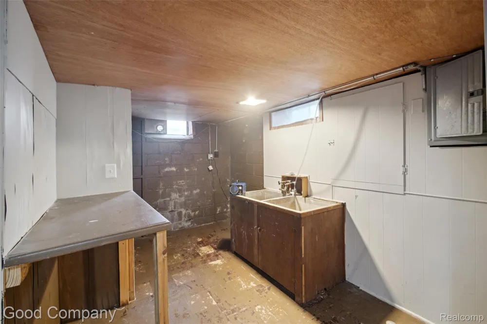 13551 WOODBINE Redford Charter Township, MI 48239