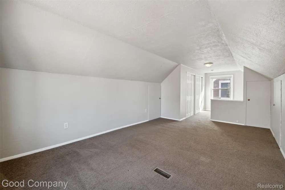 13551 WOODBINE Redford Charter Township, MI 48239
