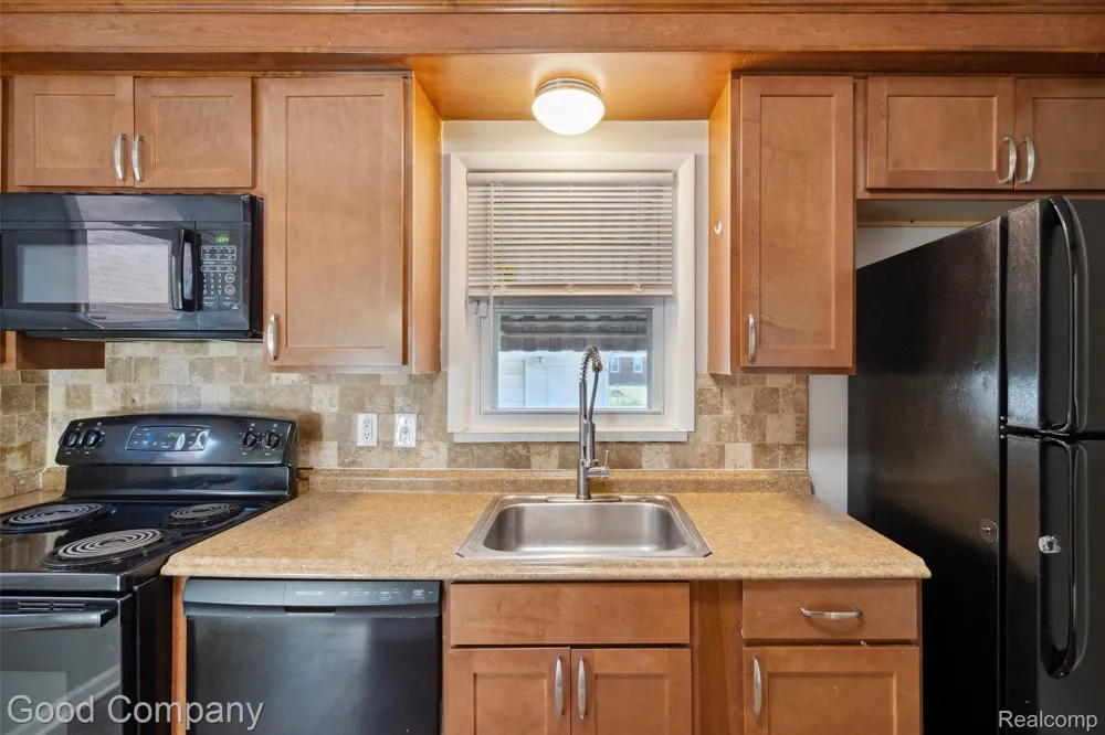 13551 WOODBINE Redford Charter Township, MI 48239