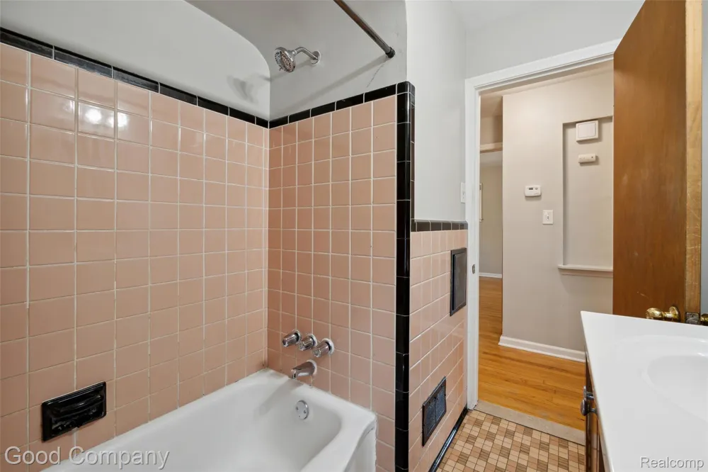 13551 WOODBINE Redford Charter Township, MI 48239